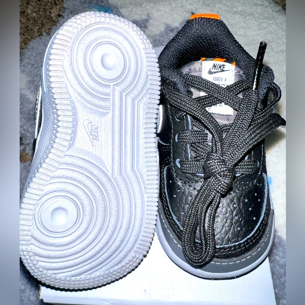 4c AF1 in black with orange accent